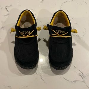 Black and Yellow HeyDudes Mens size 9